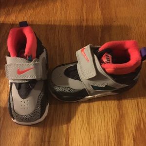 Size 6 girls Nike’s never been wore